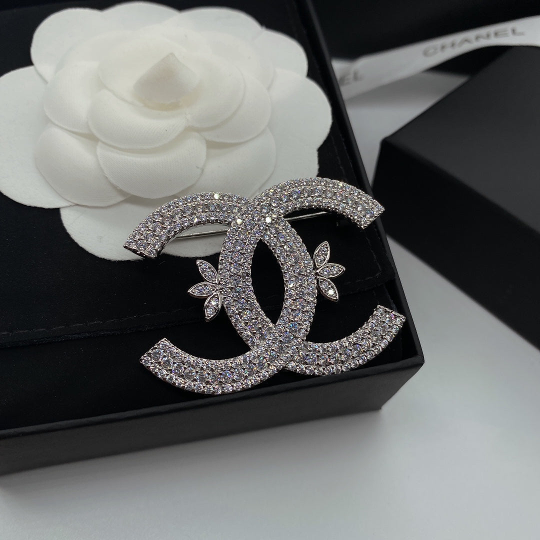 Fashion clover full diamond double C brooch