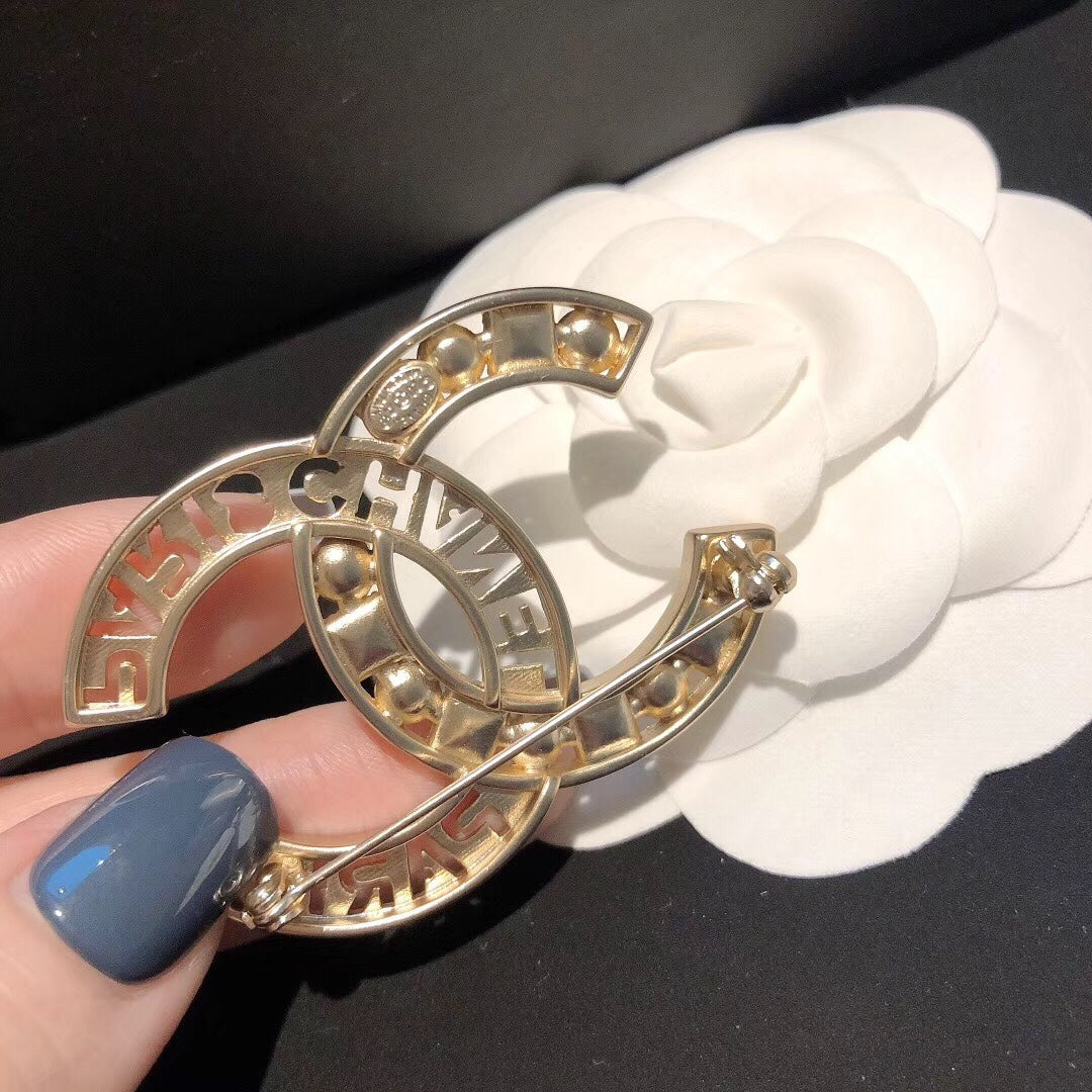 Fashion CC rhinestone hollow brooch