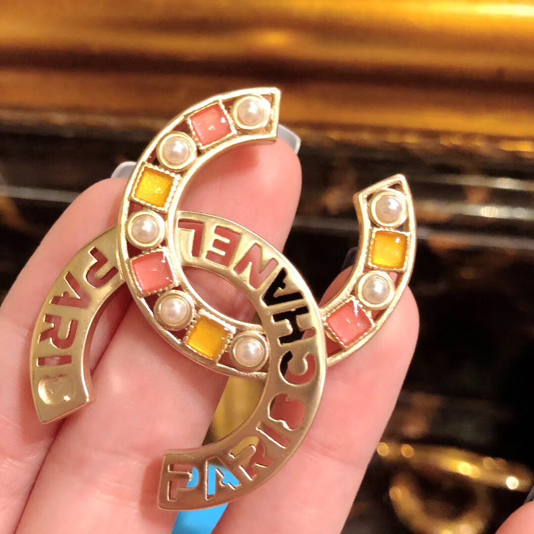 Fashion CC rhinestone hollow brooch