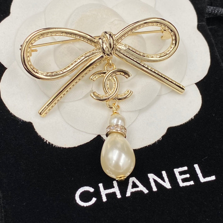 Fashion bow pearl brooch