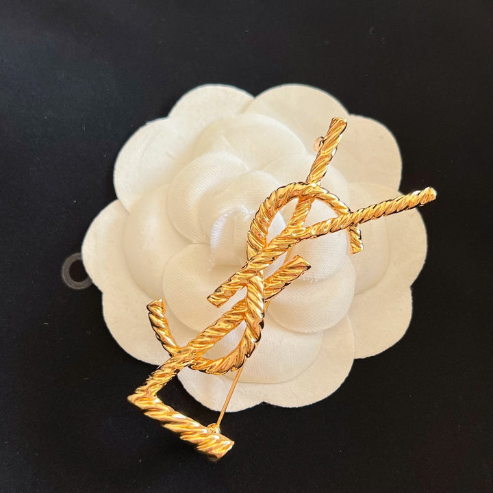 Deluxe Twisted Brass Brooch