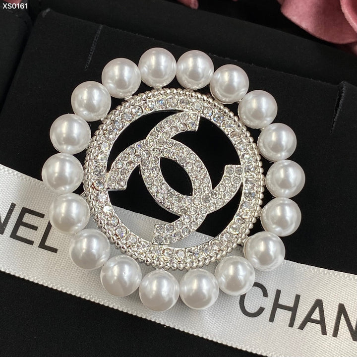 Deluxe Pearl Circle Brooch