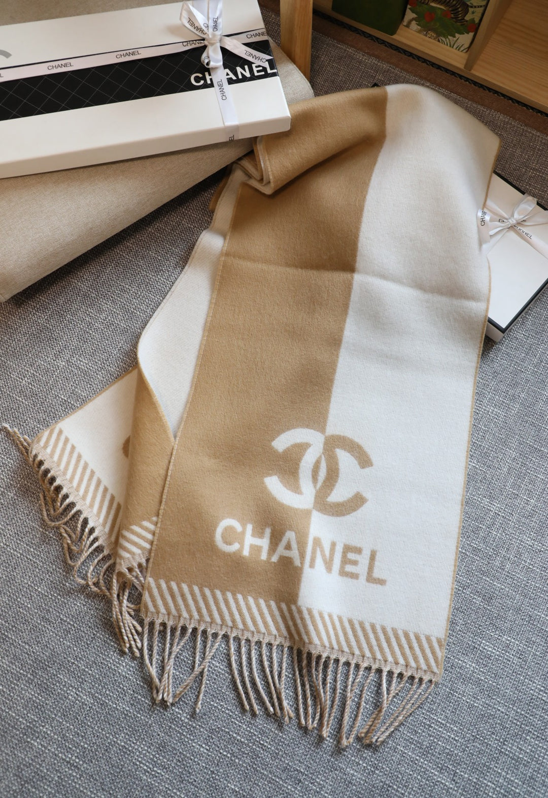 Classic CC three-color scarf