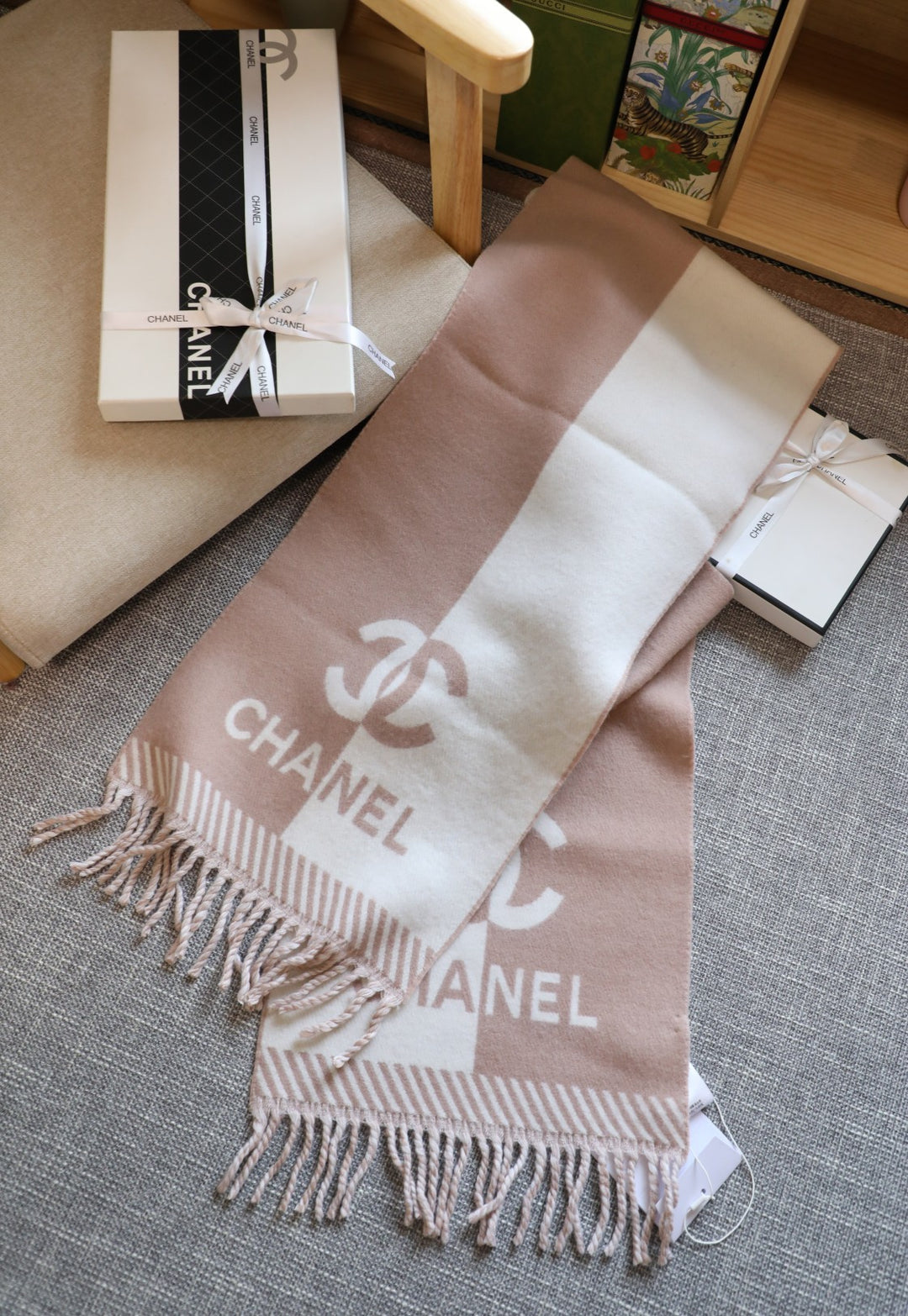 Classic CC three-color scarf