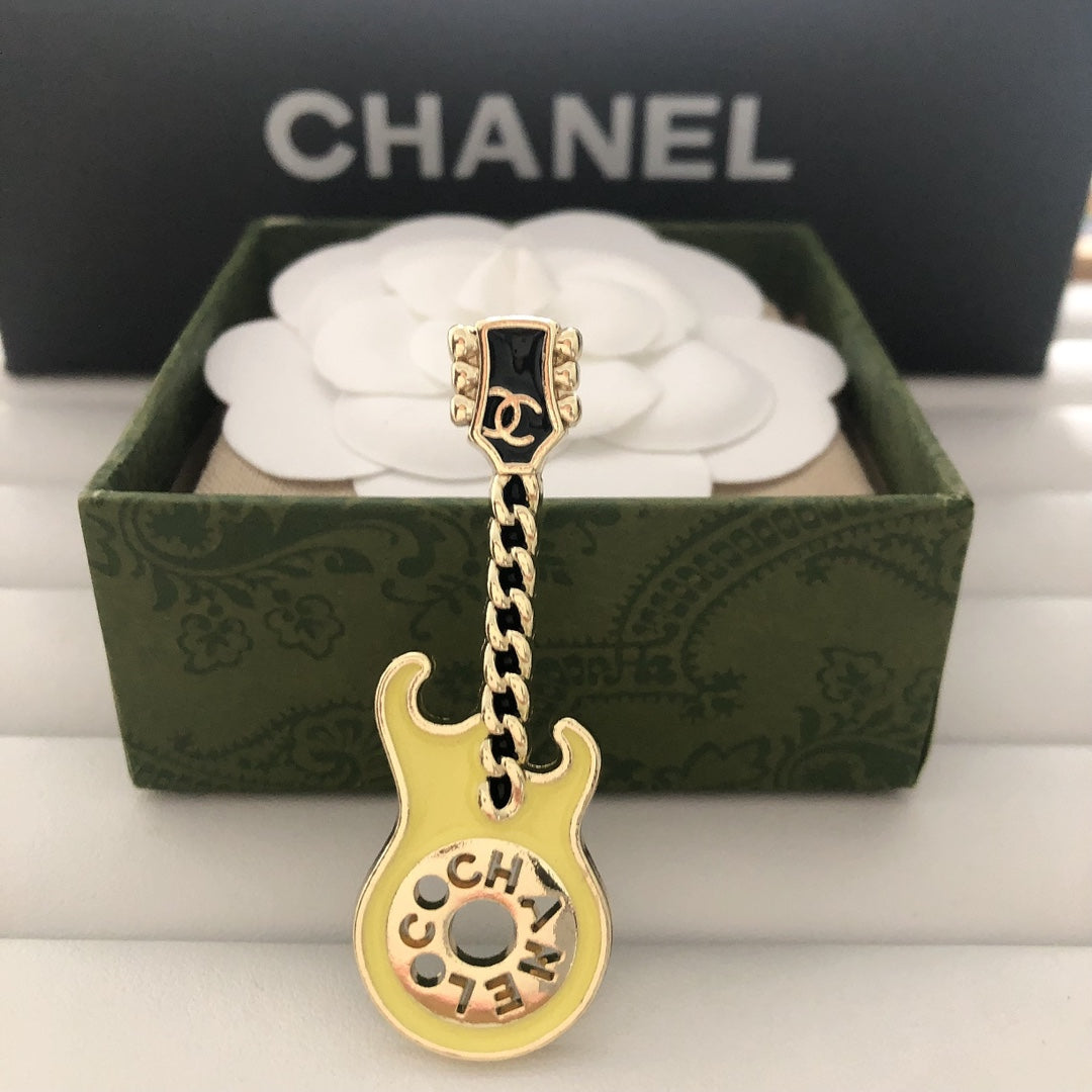 Guitar Shape Brooch