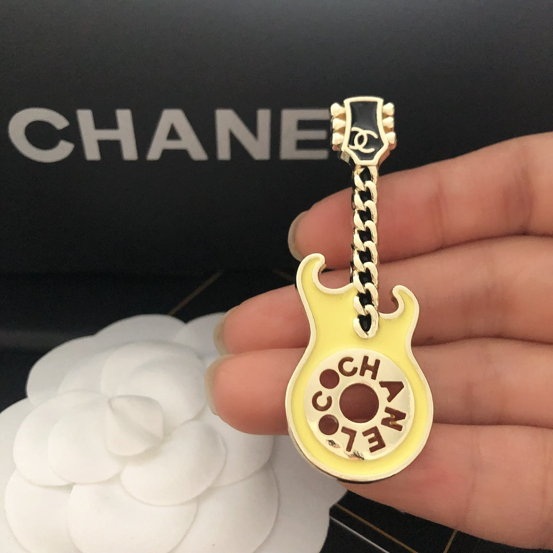 Guitar Shape Brooch