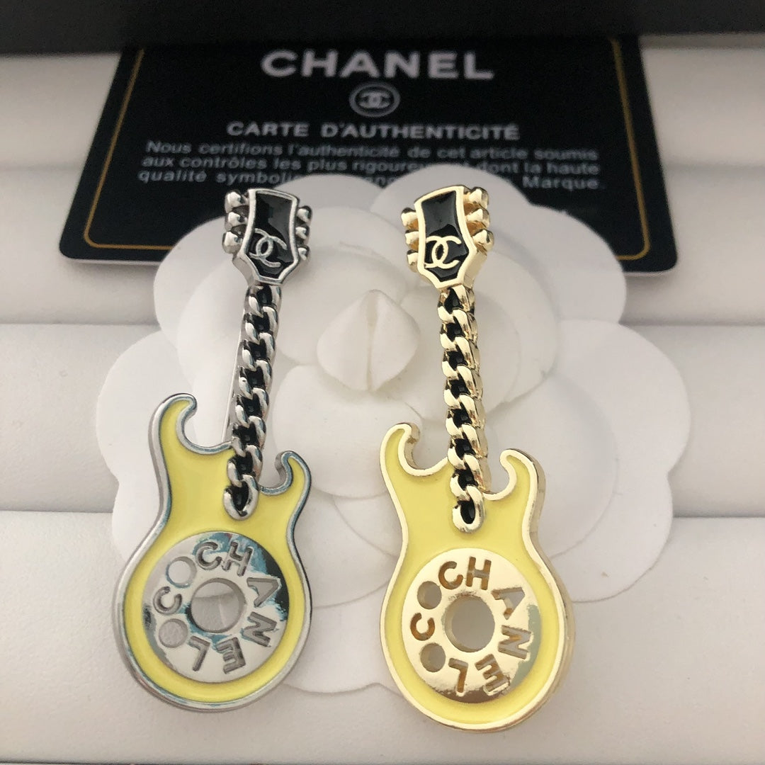 Guitar Shape Brooch