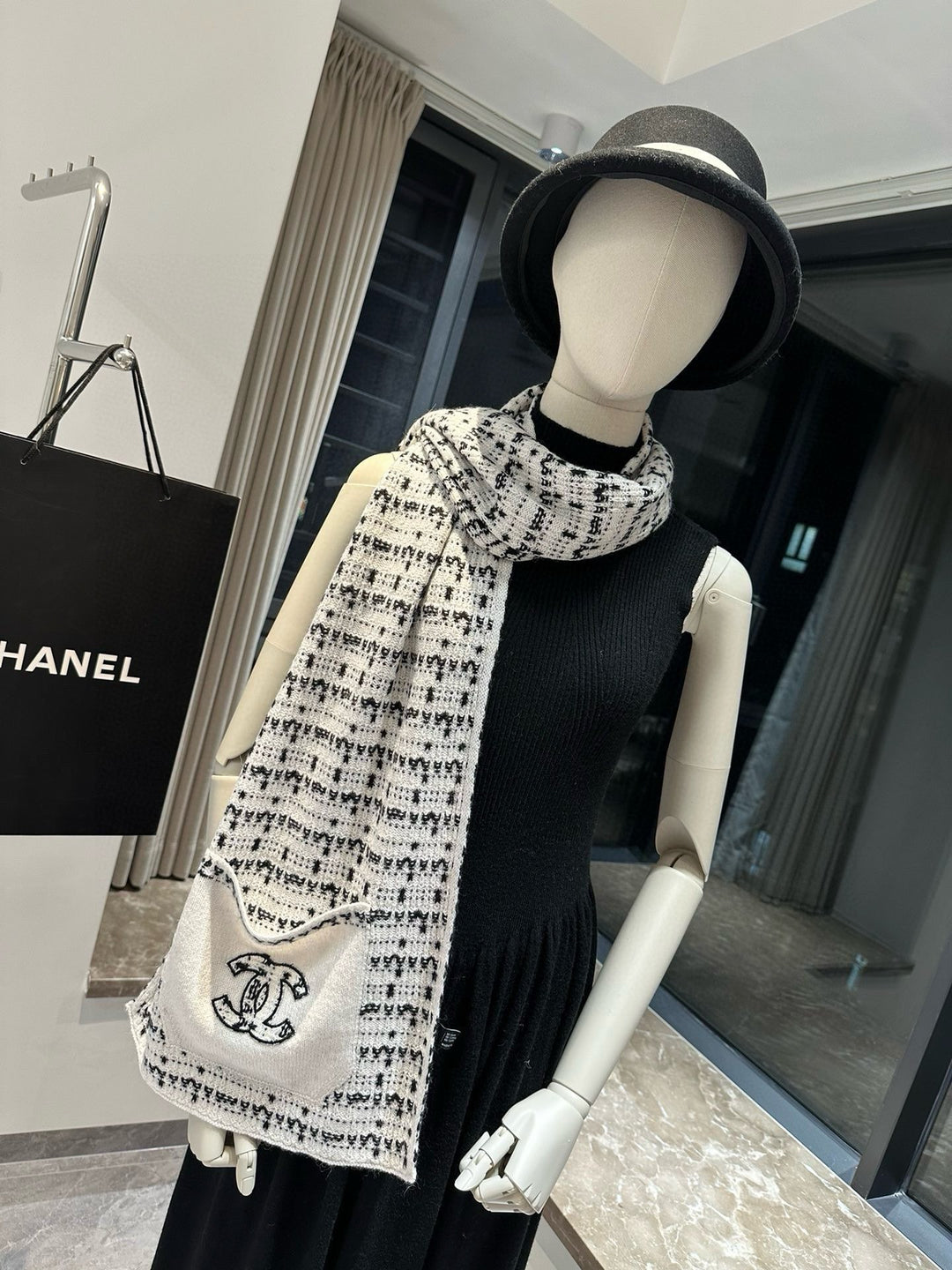 new cc knitted scarf with pockets